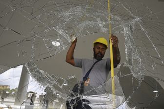 I danni fatti dai sostenitori di Bolsonaro durante l'assalto ai palazzi del potere di Brasilia