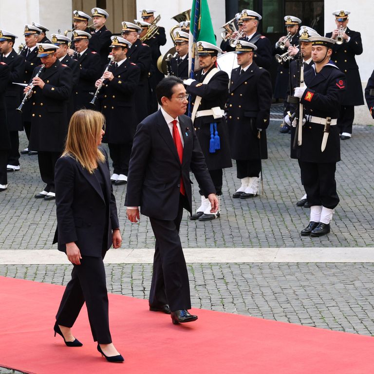 Giorgia Meloni, Fumio Kishida