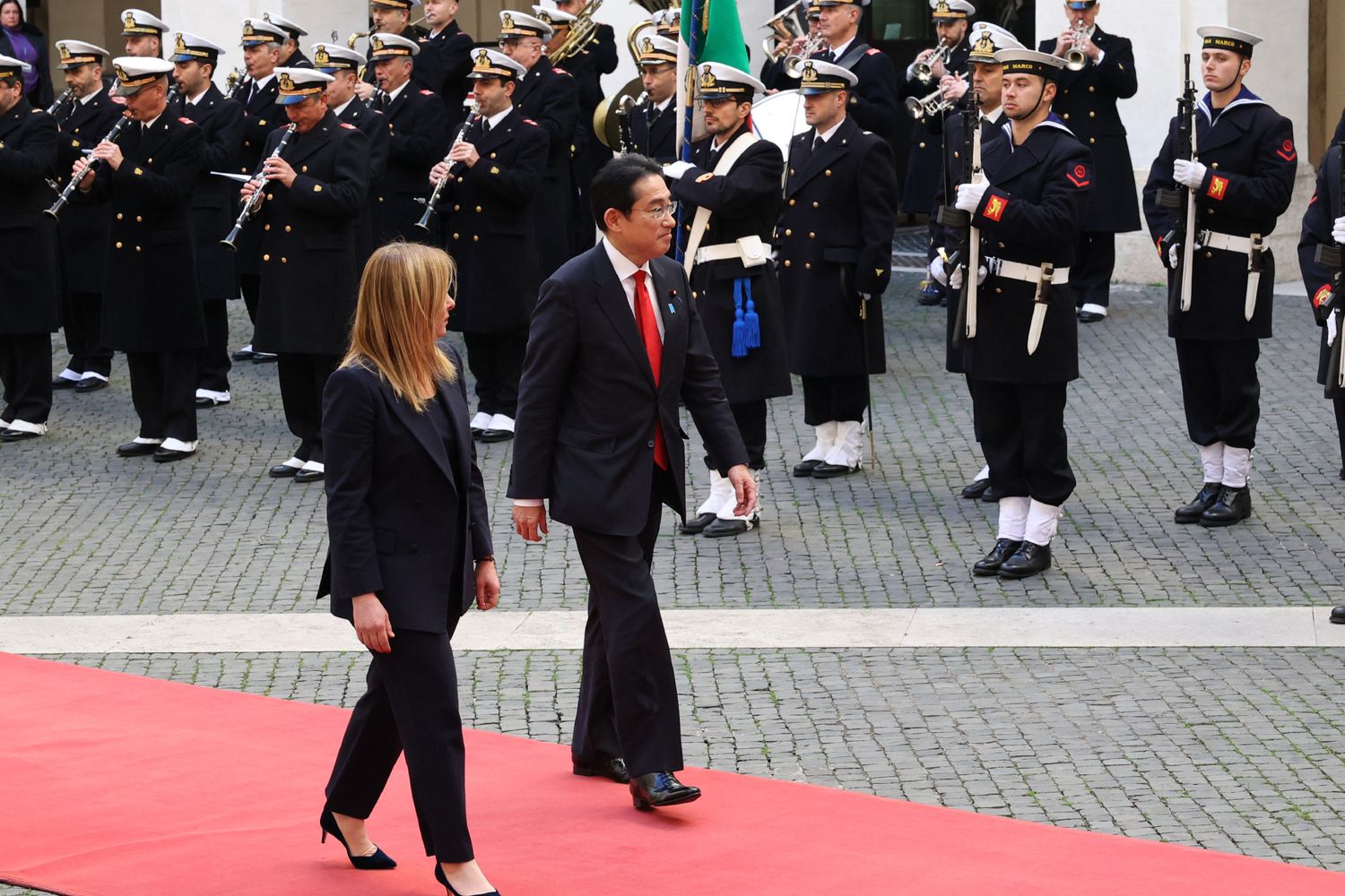 Giorgia Meloni, Fumio Kishida