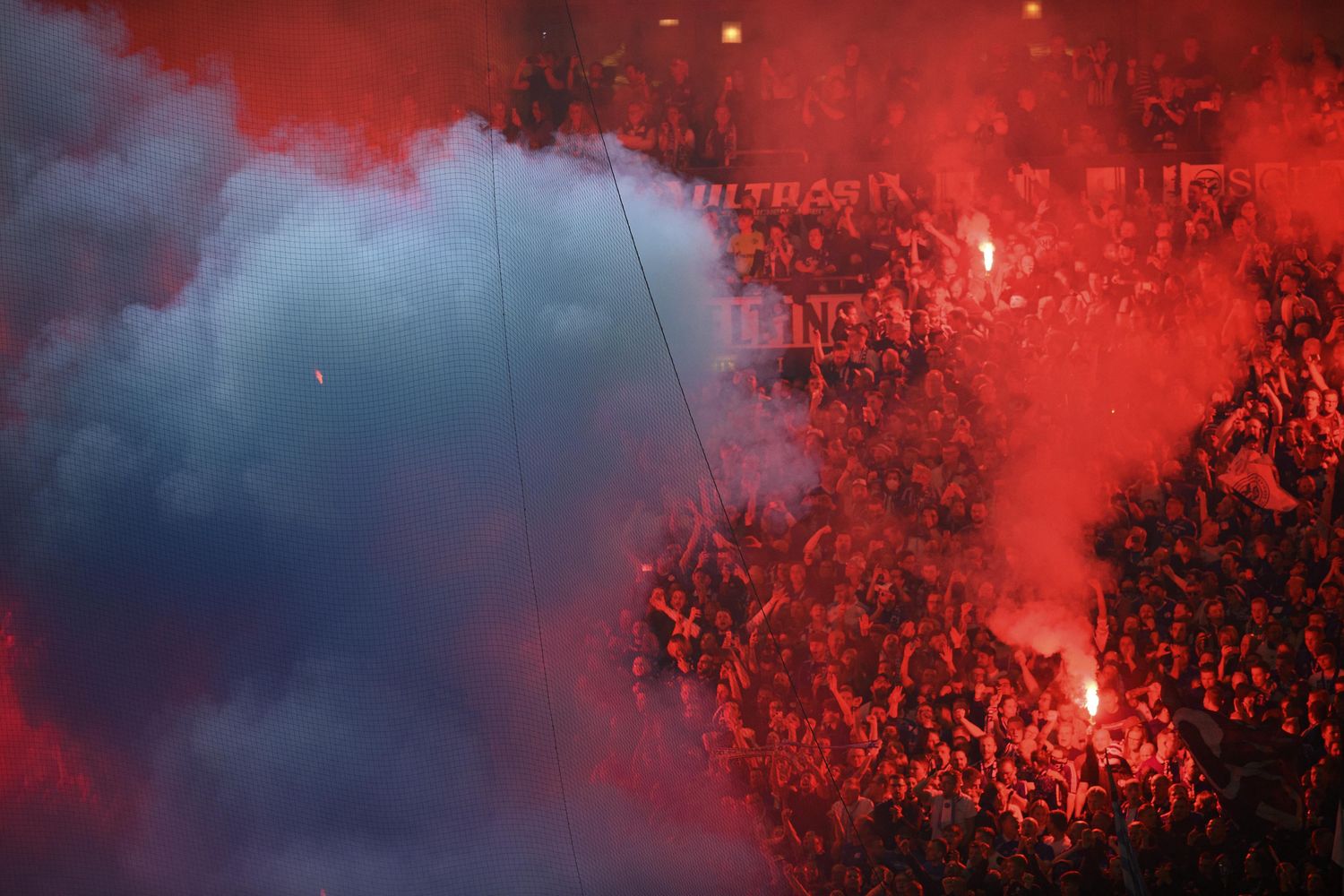 Fumogeni allo stadio &nbsp;