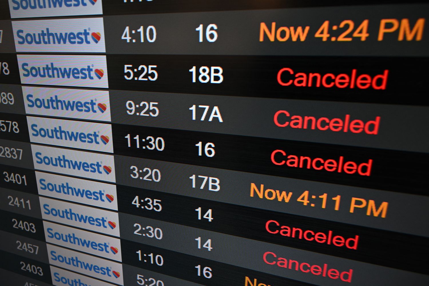 Tabellone con voli cancellati&nbsp;