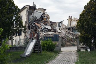 italia un terremoto ogni trenta minuti