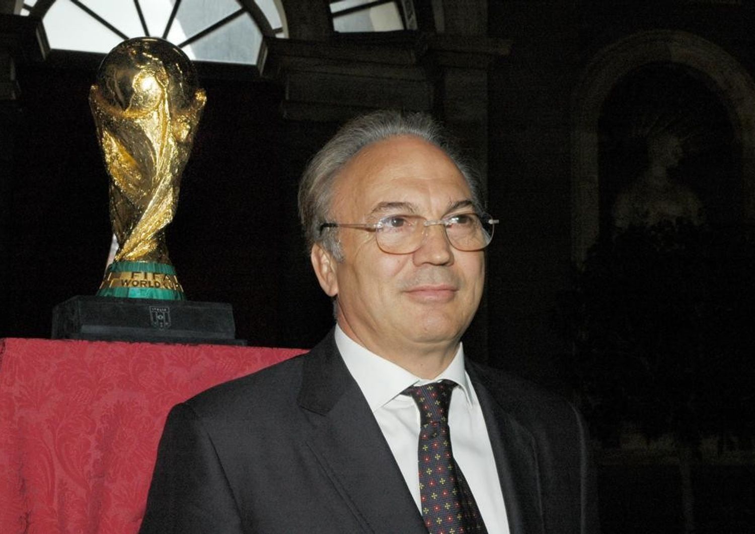 Il prefetto Francesco Tagliente e la Coppa del Mondo conquistata dall'Italia nel 2006&nbsp;