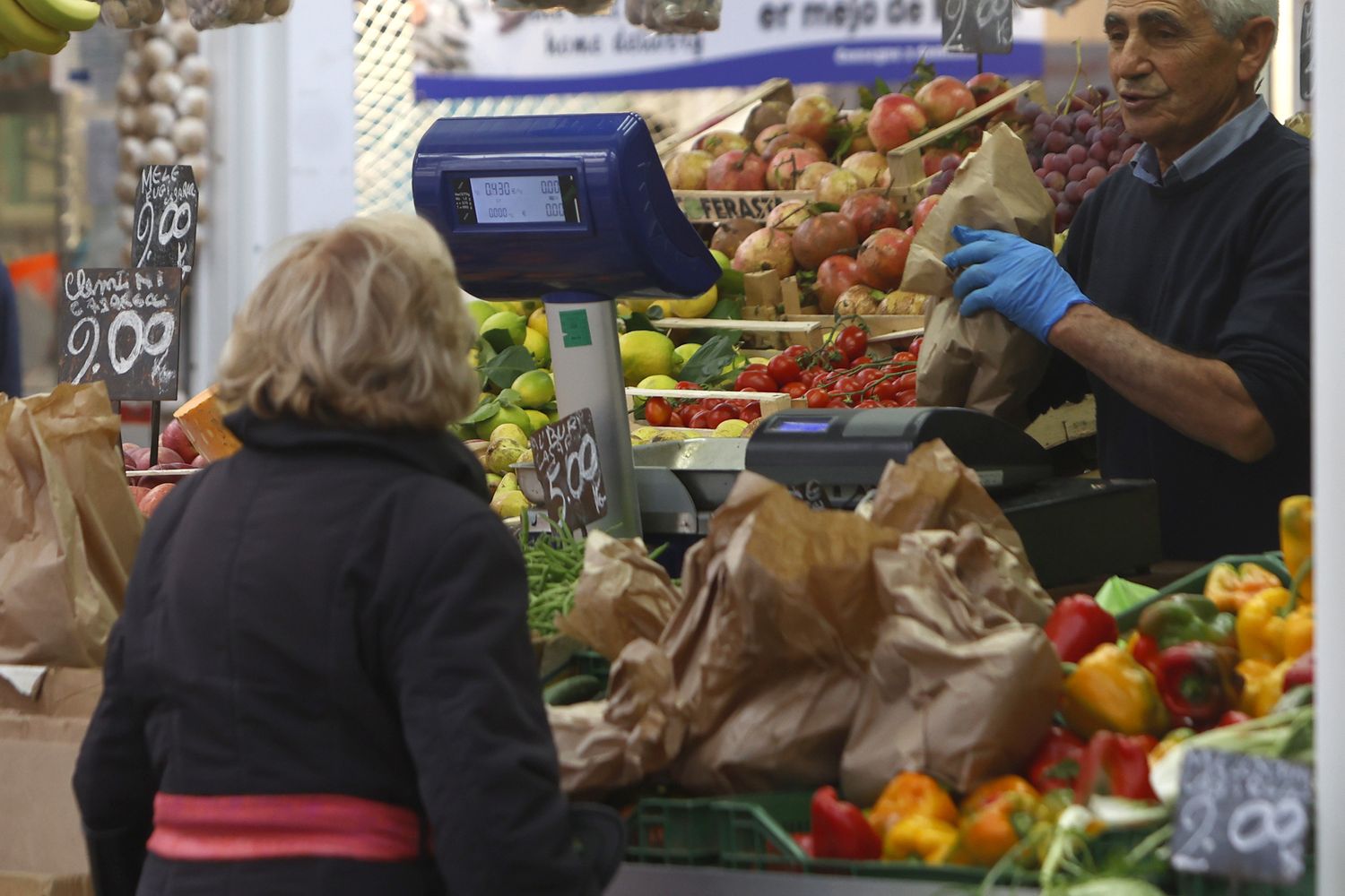 Frutta e verdura al mercato Testaccio a Roma &nbsp;