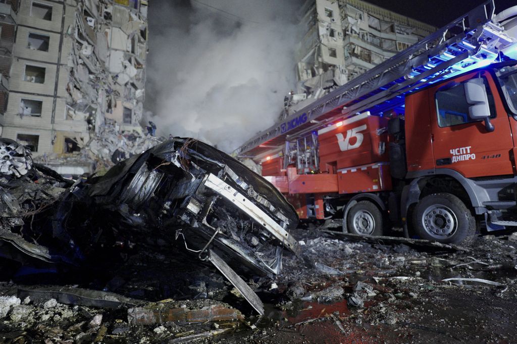 Il condominio colpito da un missile russo a Dnipro