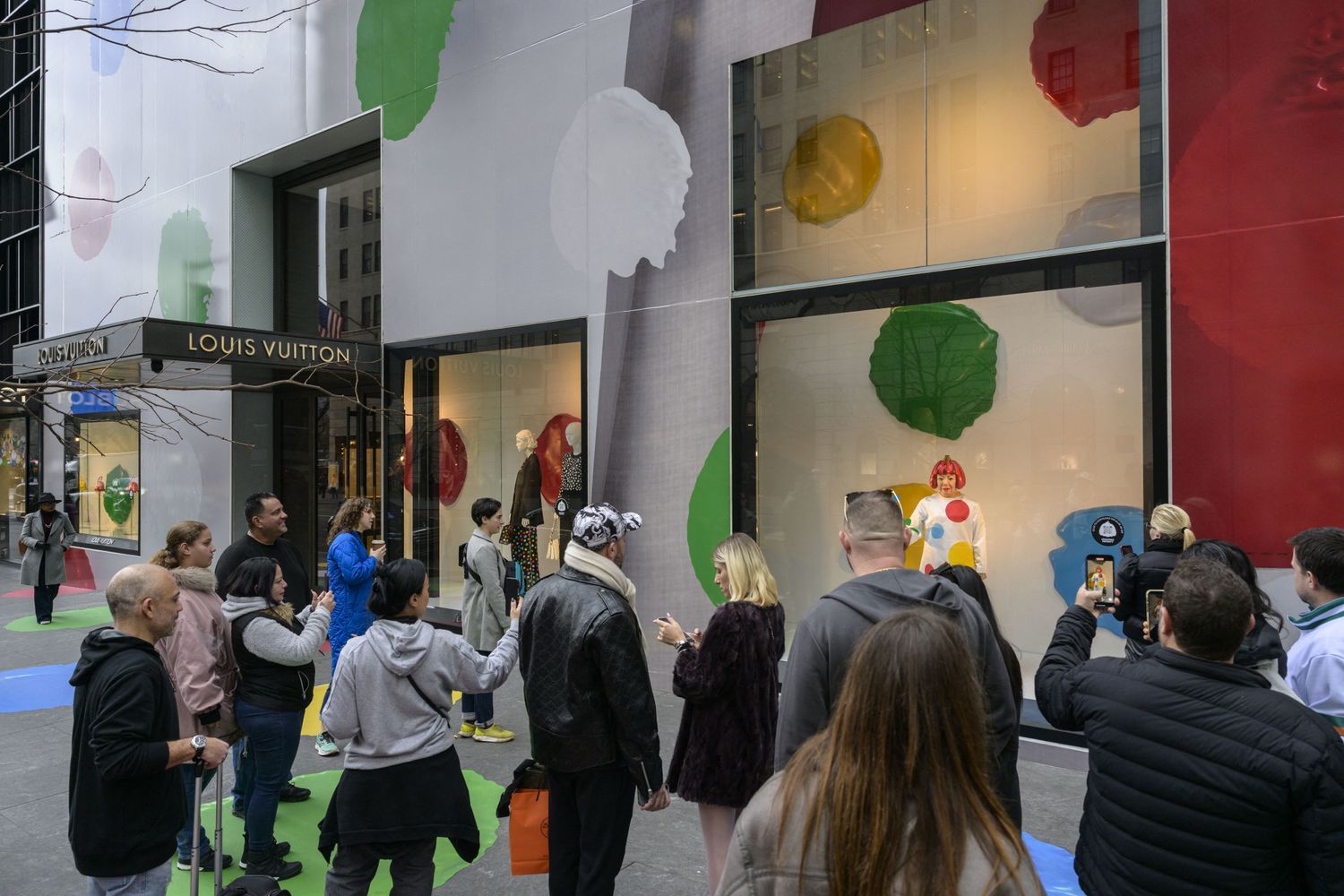 Robot di Kusama nelle vetrine di Louis Vuitton a New York