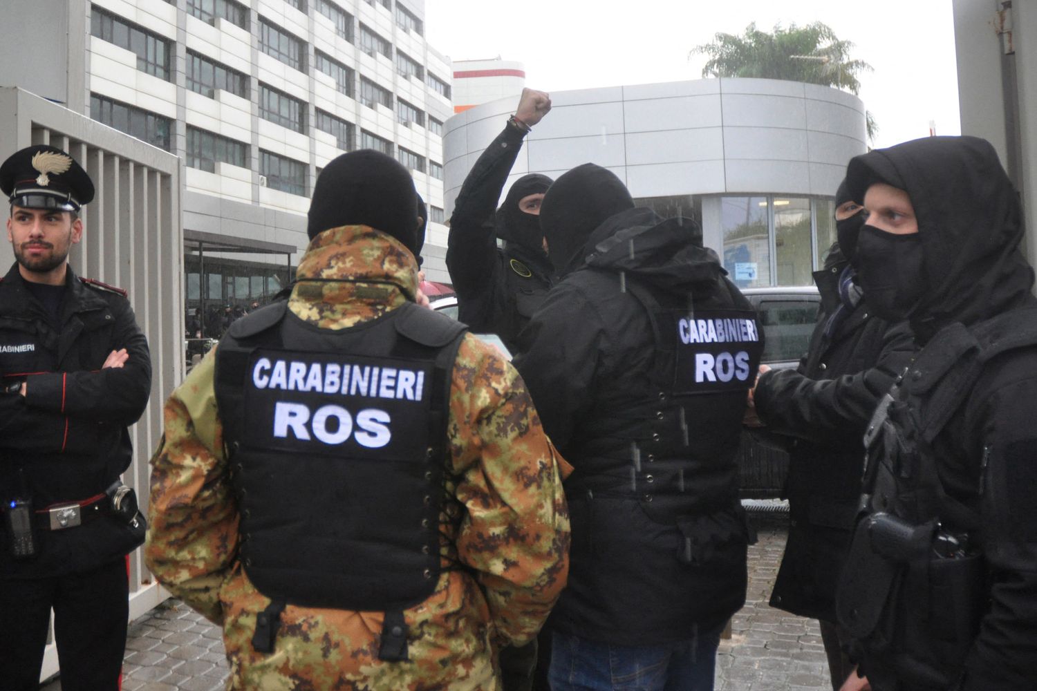 I ros esultano per la cattura di Matteo Messina Denaro