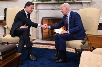 Il premier olandese, Mark Rutte, e quello americano, Joe Biden, alla Casa Bianca