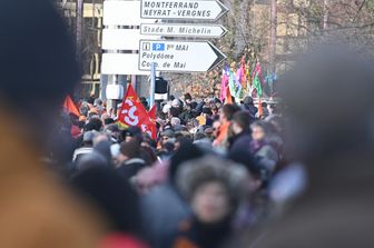 sciopero contro pensioni francia rischio paralisi
