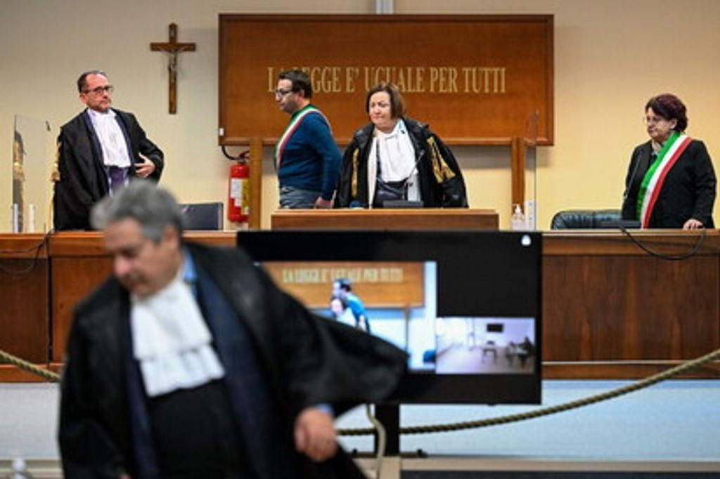 Il giudice Maria Carmela Giannazzo e i magistrati nel tribunale di Caltanissetta dove il boss mafioso Matteo Messina Denaro avrebbe dovuto comparire&nbsp;