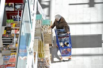 miliardi risparmi bruciati famiglie italiane aumento costo vita