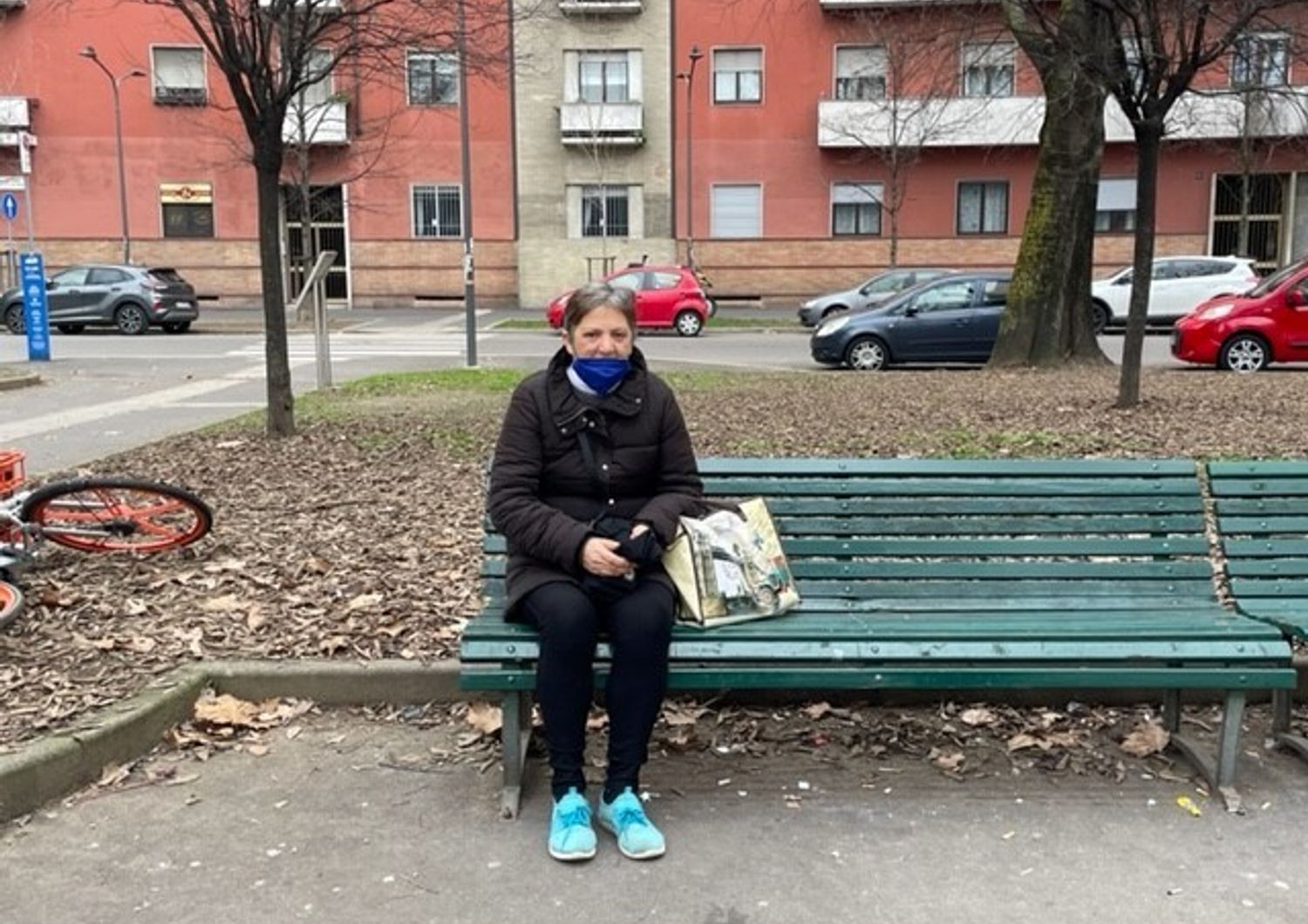 &nbsp;La signora Angela Sepe su una panchina in piazzale Istria, a Milano