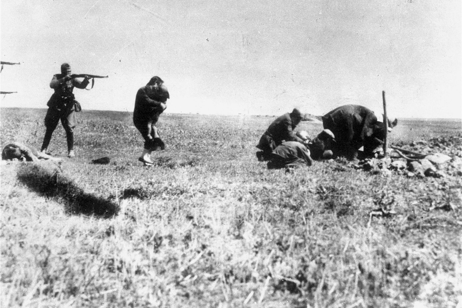 Esecuzione di ebrei di Kiev da parte delle unit&agrave; dell'esercito tedesco (Einsatzgruppen) vicino a Ivangorod, in Ucraina&nbsp;