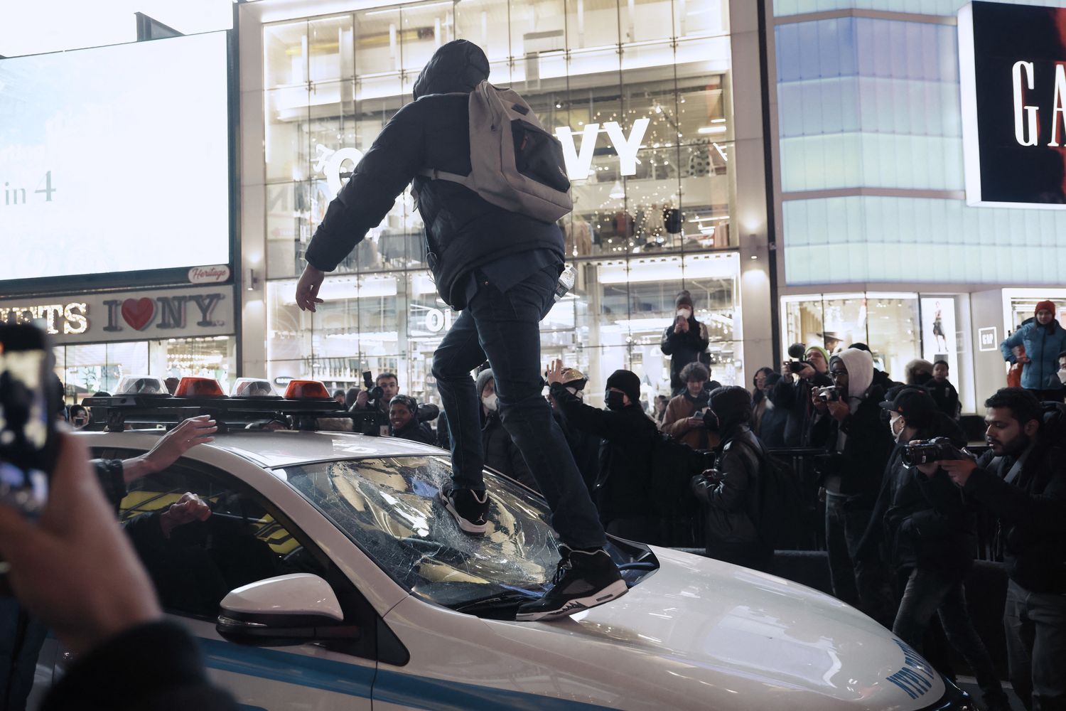 I disordini a New York dopo la diffusione del video del pestaggio di Tyre Nichols