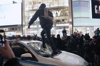 I disordini a New York dopo la diffusione del video del pestaggio di Tyre Nichols