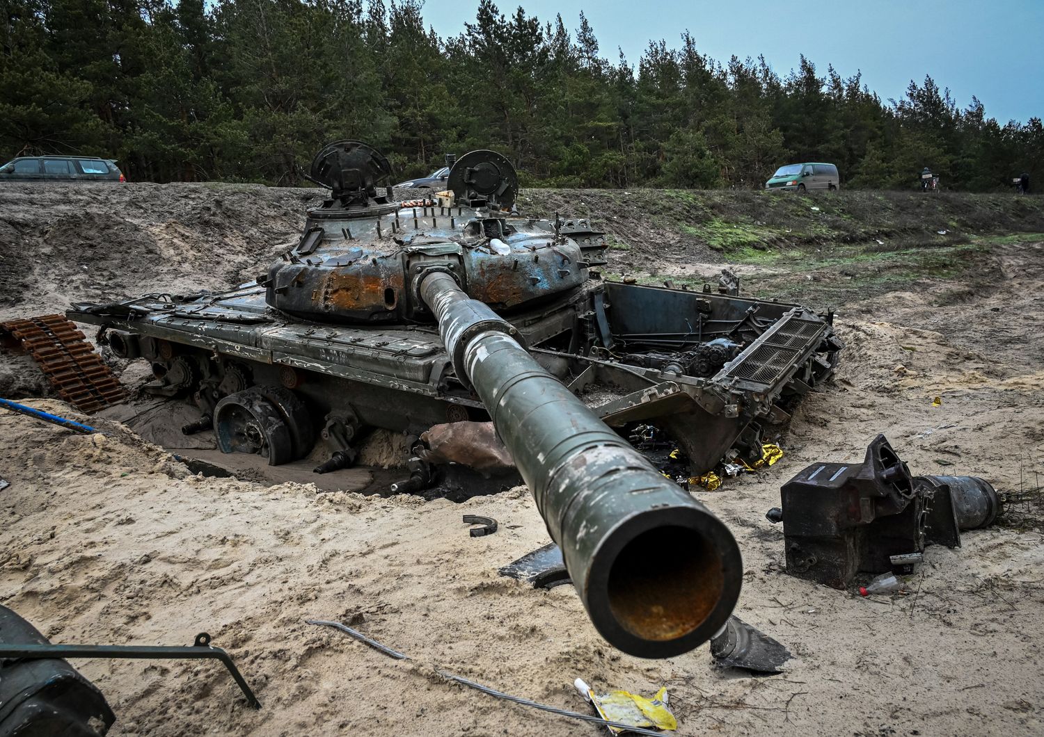 Un carro armato distrutto in Ucraina
