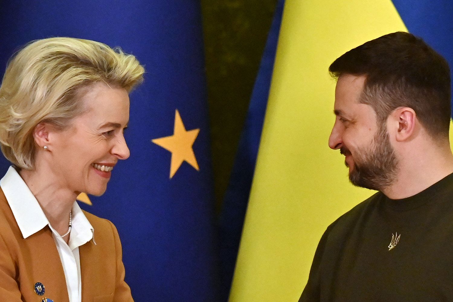 Ursula Von Der Leyen e Volodimyr Zelensky&nbsp;