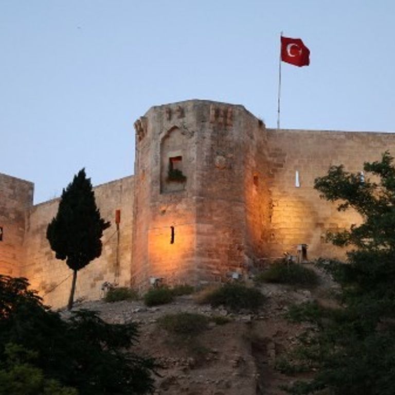 terremoto crolla dopo 2000 anni castello gaziantep