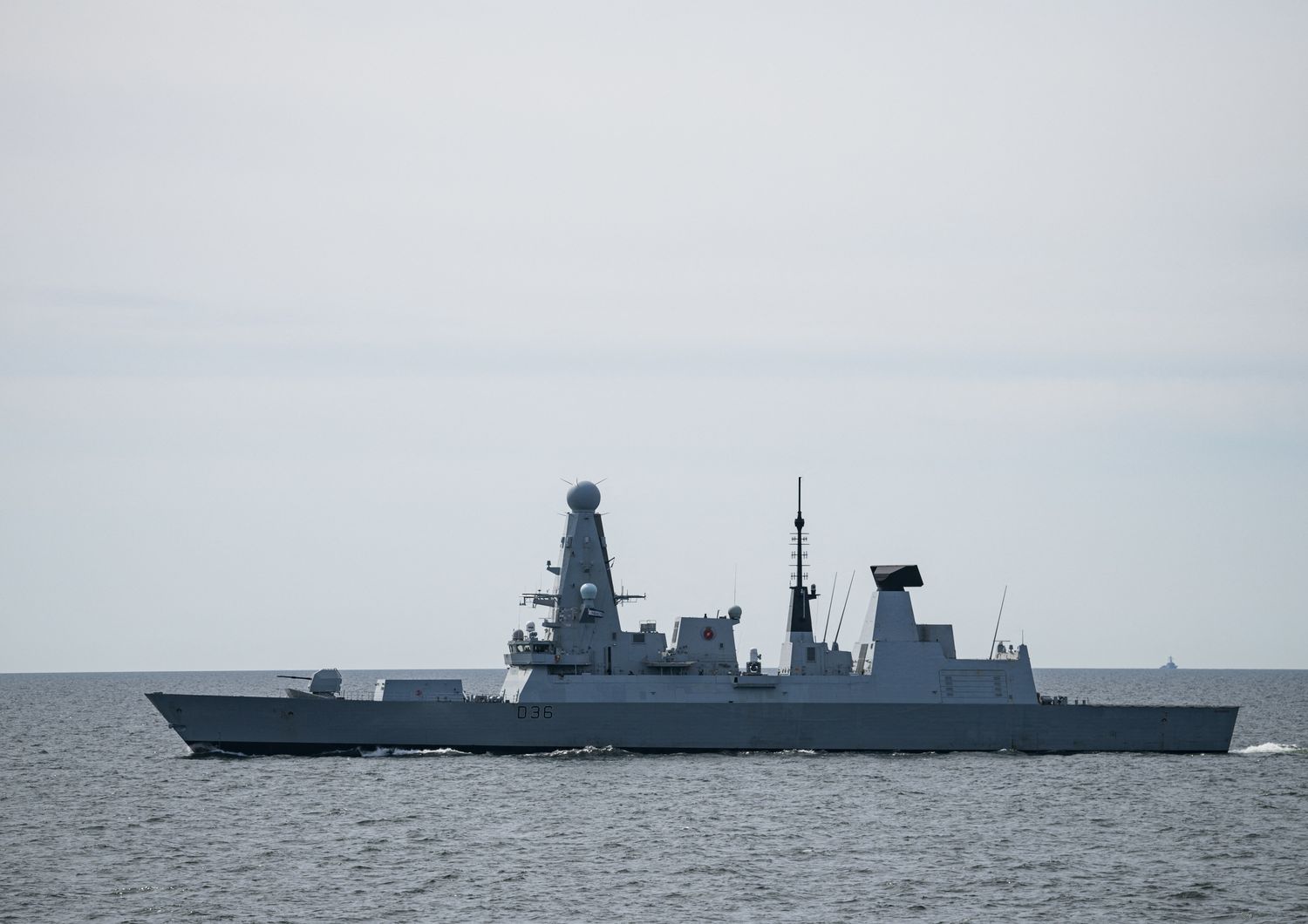 La Hms Defender della Royal Navy del Regno Unito