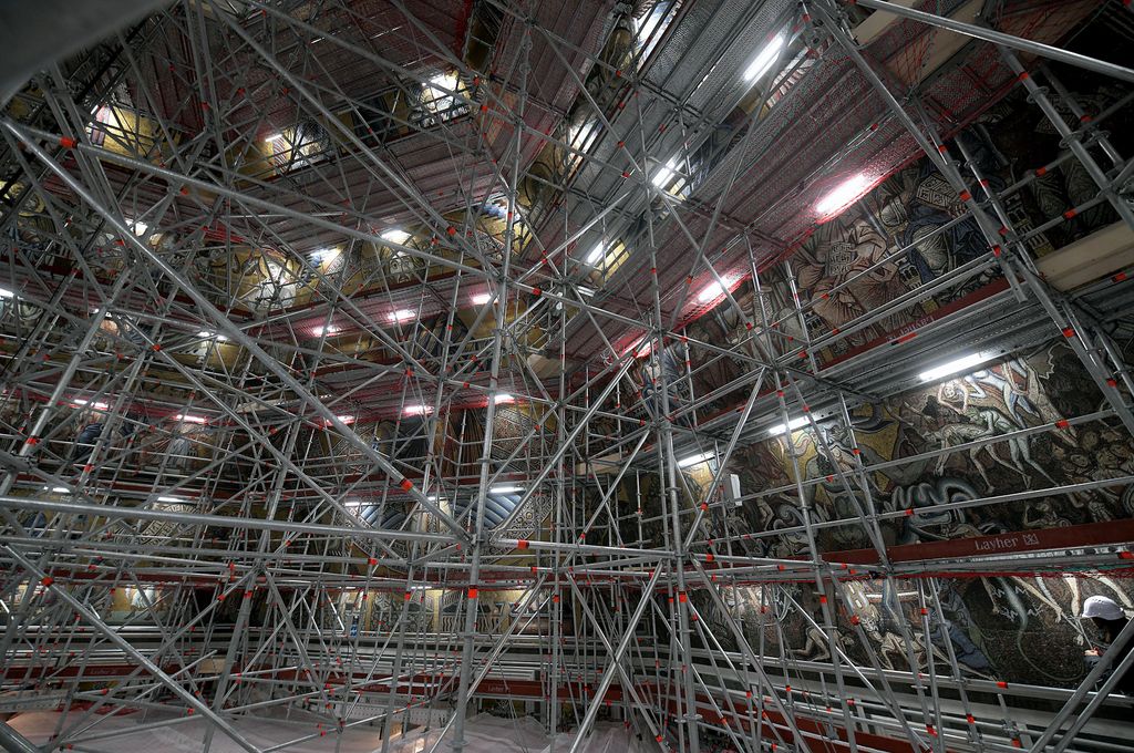 L'impalcatura per il restauro dei mosaici