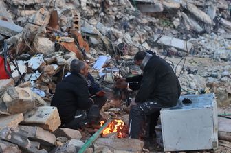 Terremoto Turchia Siria numero vittime sale a oltre 15.000
