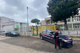 donna uccisa nel catanese a colpi di pistola, un&#39;altra ferita