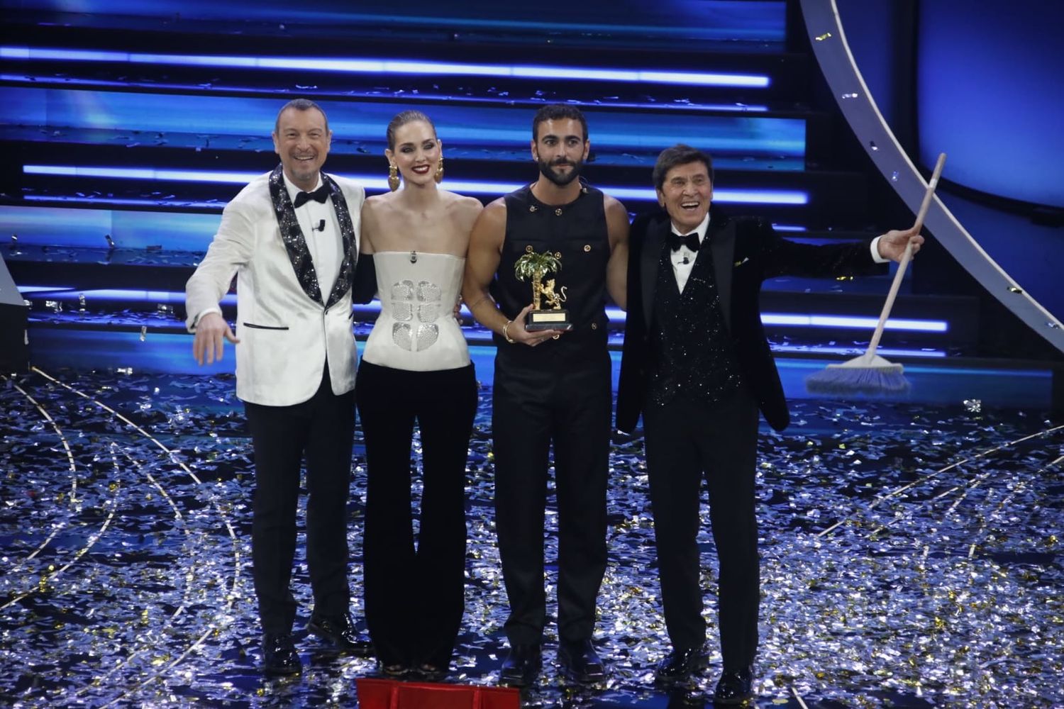 Marco Mengoni premiato a Sanremo