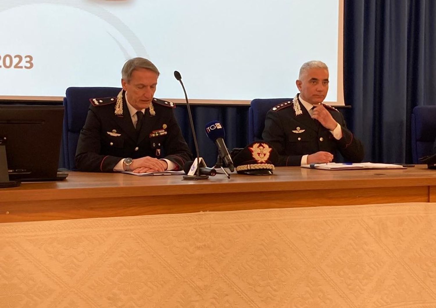 Il comandante provinciale dei carabinieri di Cagliari, generale Luca Corbellotti, e il colonnello Gianluca Valerio, vicecomandante dei Ros