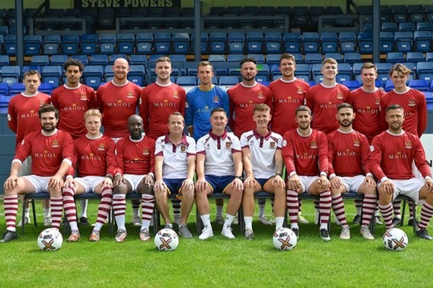 Formazione della prima squadra Dial Square F.C.