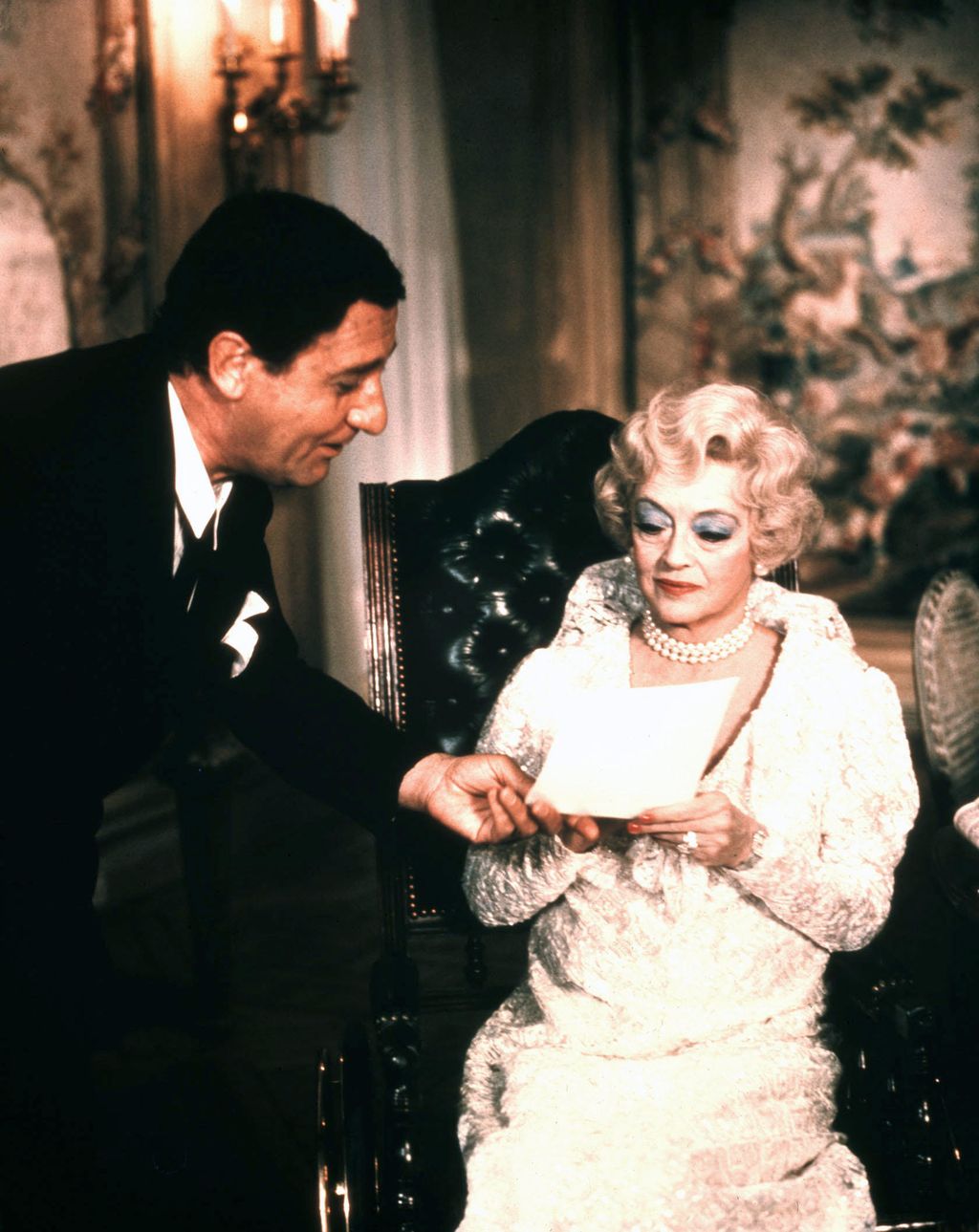 &nbsp;Alberto Sordi con Bette Davis sul set di &quot;Lo scopone scientifico&quot;