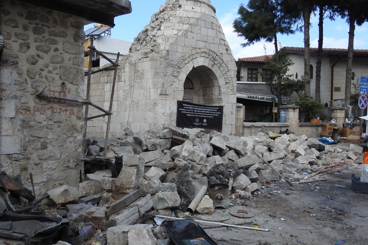 La moschea distrutta