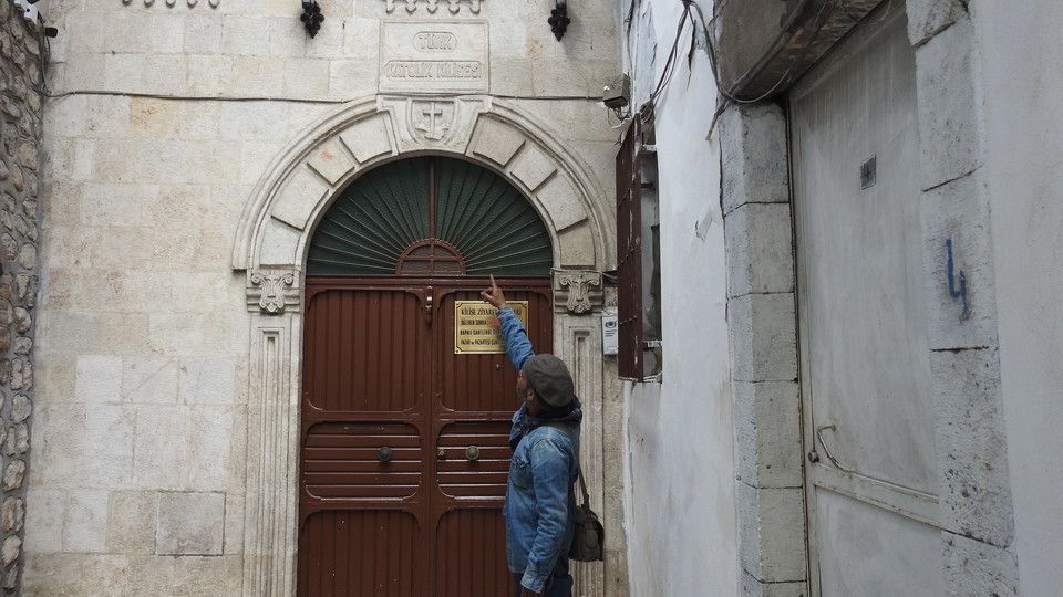 Serkan mostra chiesa