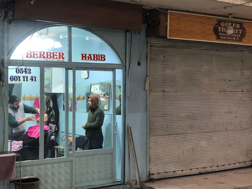 Il negozio di un barbiere a Sanli Urfa&nbsp;