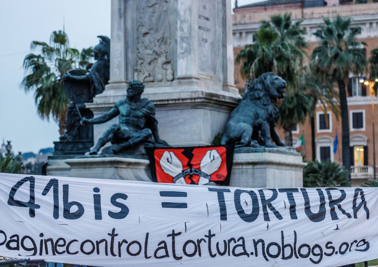 La manifestazione degli anarchici in piazza Cavour a Roma &nbsp;