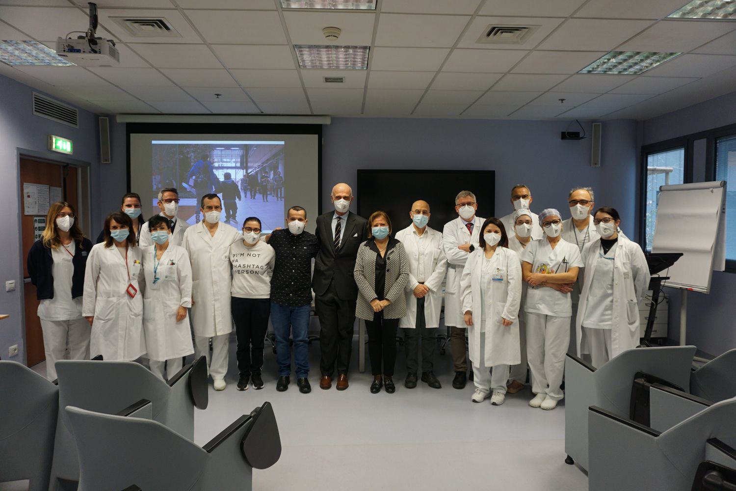 L'equipe dell'ospedale di Bergamo che si &egrave; occupata del piccolo Mario