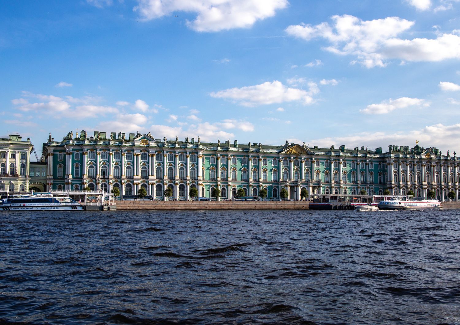 Russia oggetto misterioso Pietroburgo voli fermi
