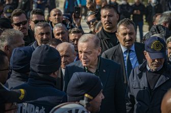 Erdogan nei luoghi del terremoto