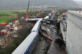 scontro treni Grecia morti e feriti