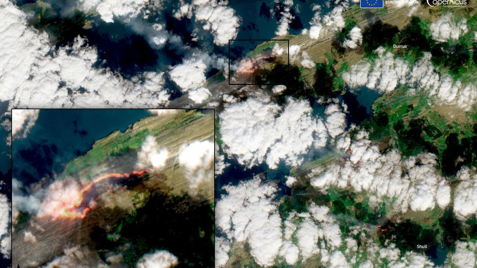 Un incendio divampa a nord di Schull, una cittadina situata nel distretto municipale di West Cork in Irlanda sud-occidentale&nbsp;