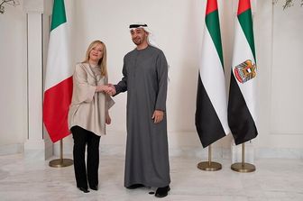 Il presidente del Consiglio Giorgia Meloni e lo&nbsp;sceicco Abdallah bin Zayed Al Nahyan Abdallah