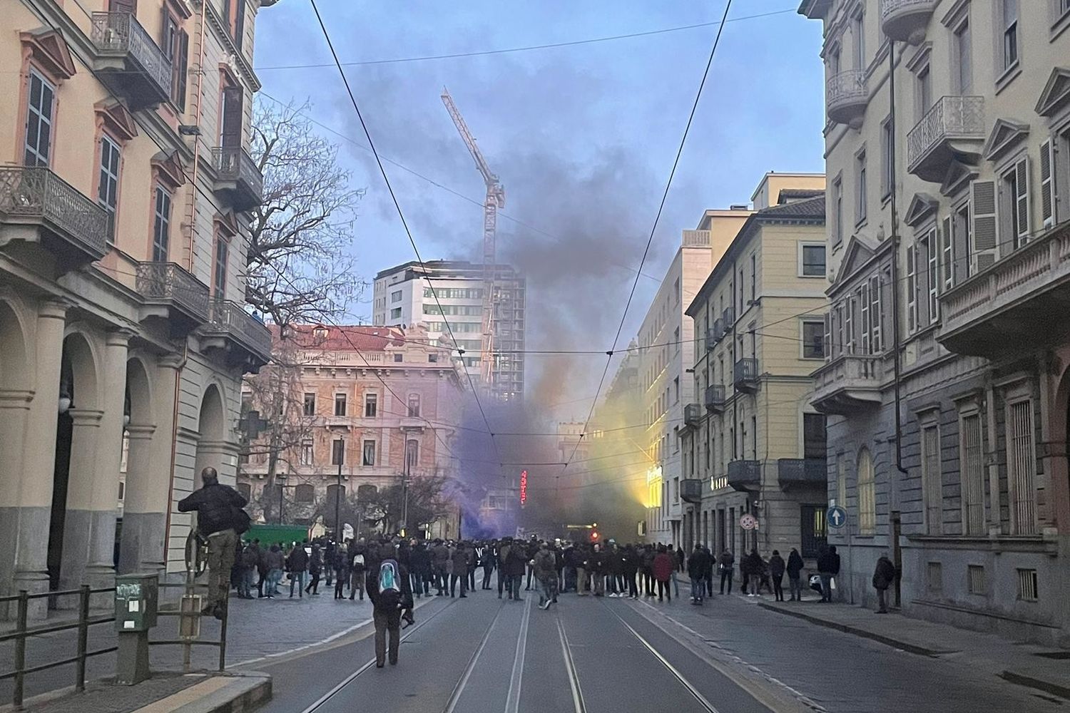 Il corteo degli anarchici a Torino