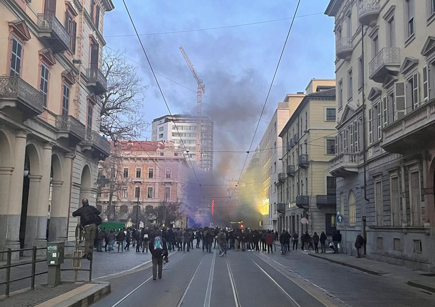 Il corteo degli anarchici a Torino