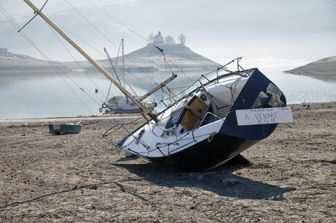 barche a secco isole raggiungibili piedi drammatico volto siccit&agrave;