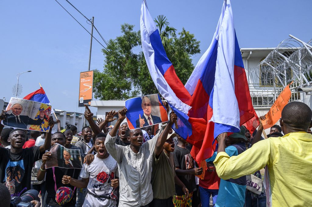 Proteste nella Repubblica democratica del Congo per la visita di Macron
