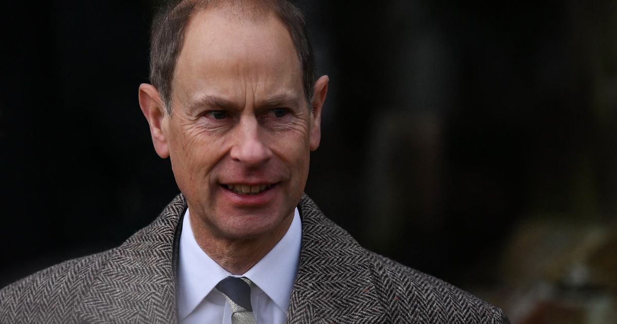 Re Carlo nomina Edward duca di Edimburgo, il titolo del padre