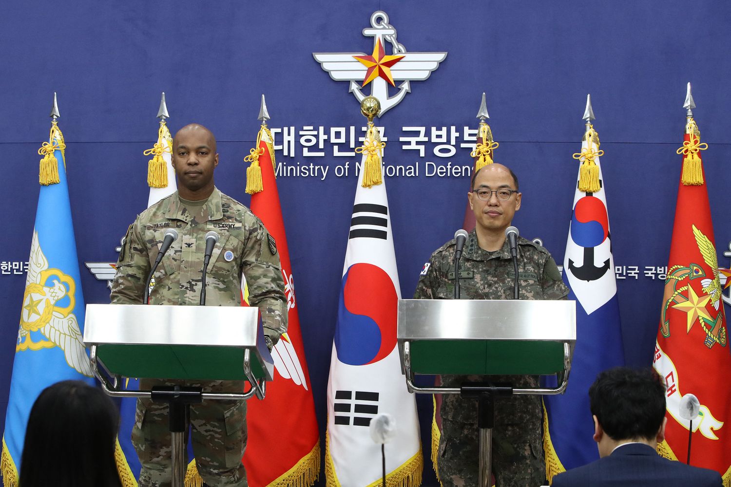 I colonnelli Isaac Taylor e Lee Sung-jun presentano le manovre congiunte &quot;Freedom Shield&quot;