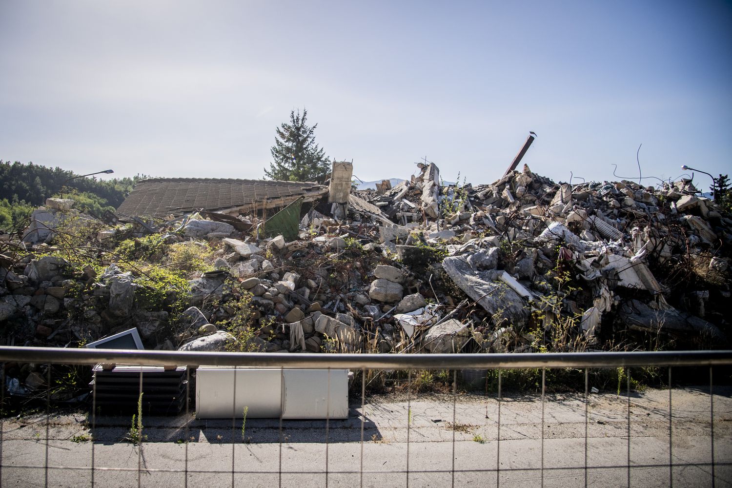 Le macerie dopo il sisma di Amatrice &nbsp;