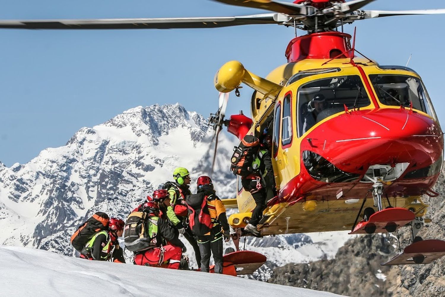 Un intervento del soccorso alpino &nbsp;