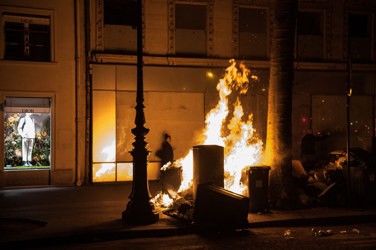 Fiamme vicino Place de la Concorde