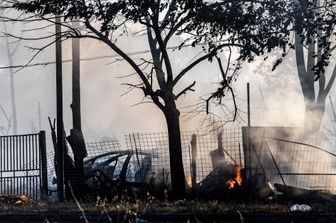 Auto delle Poste incendiate a Centocelle